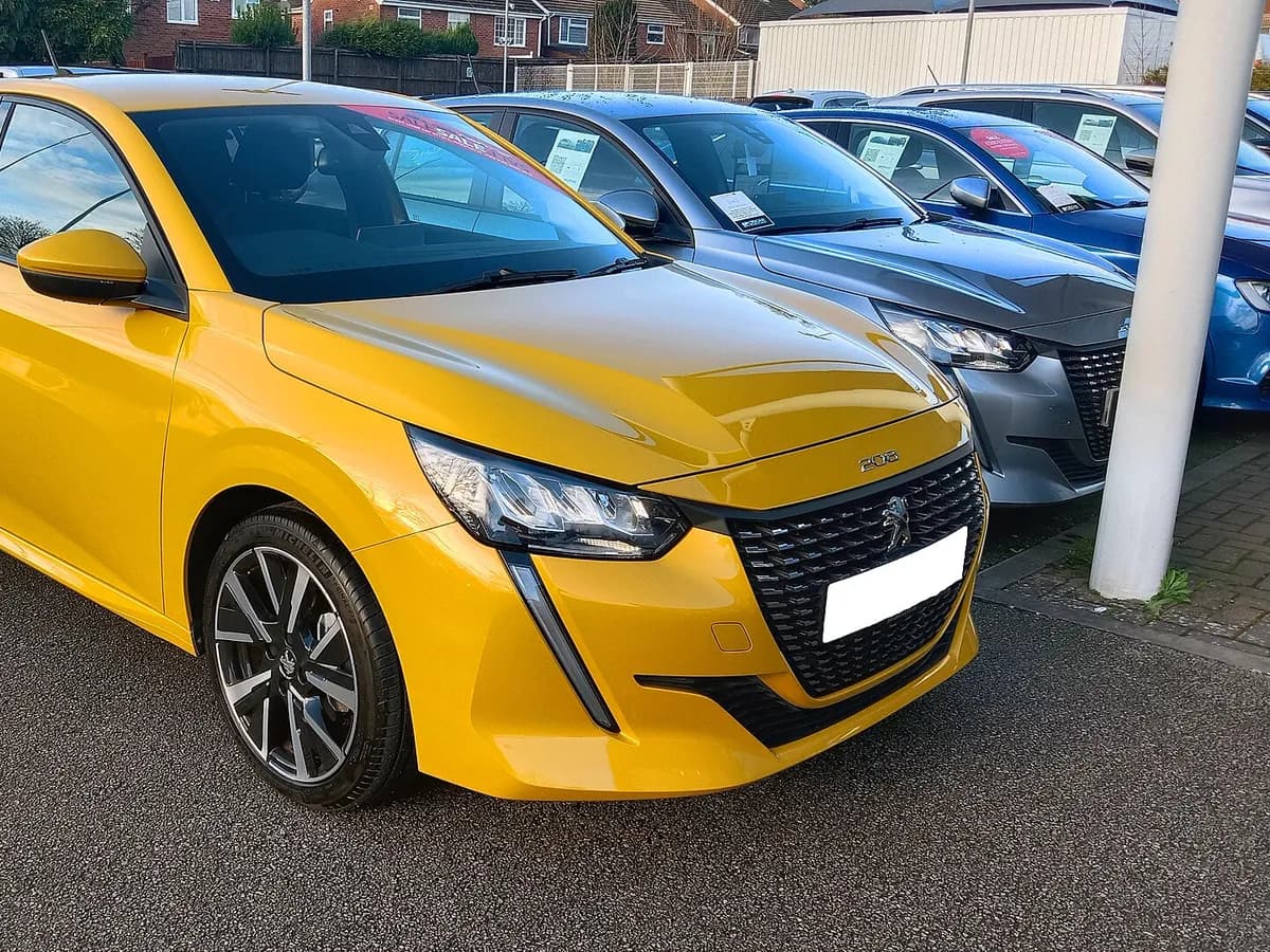 Peugeot 208 Allure 1.6 Tiptronic 2025